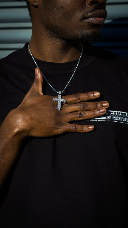 ICED BASIC CROSS PENDANT - SILVER