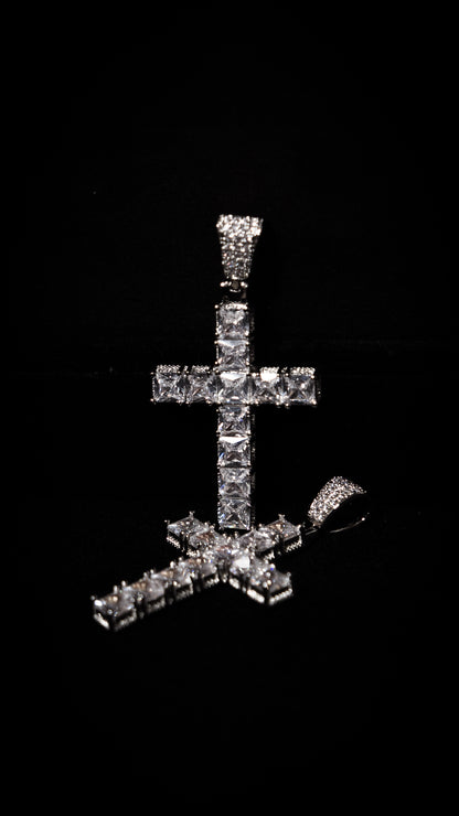 ICED BASIC CROSS PENDANT - SILVER